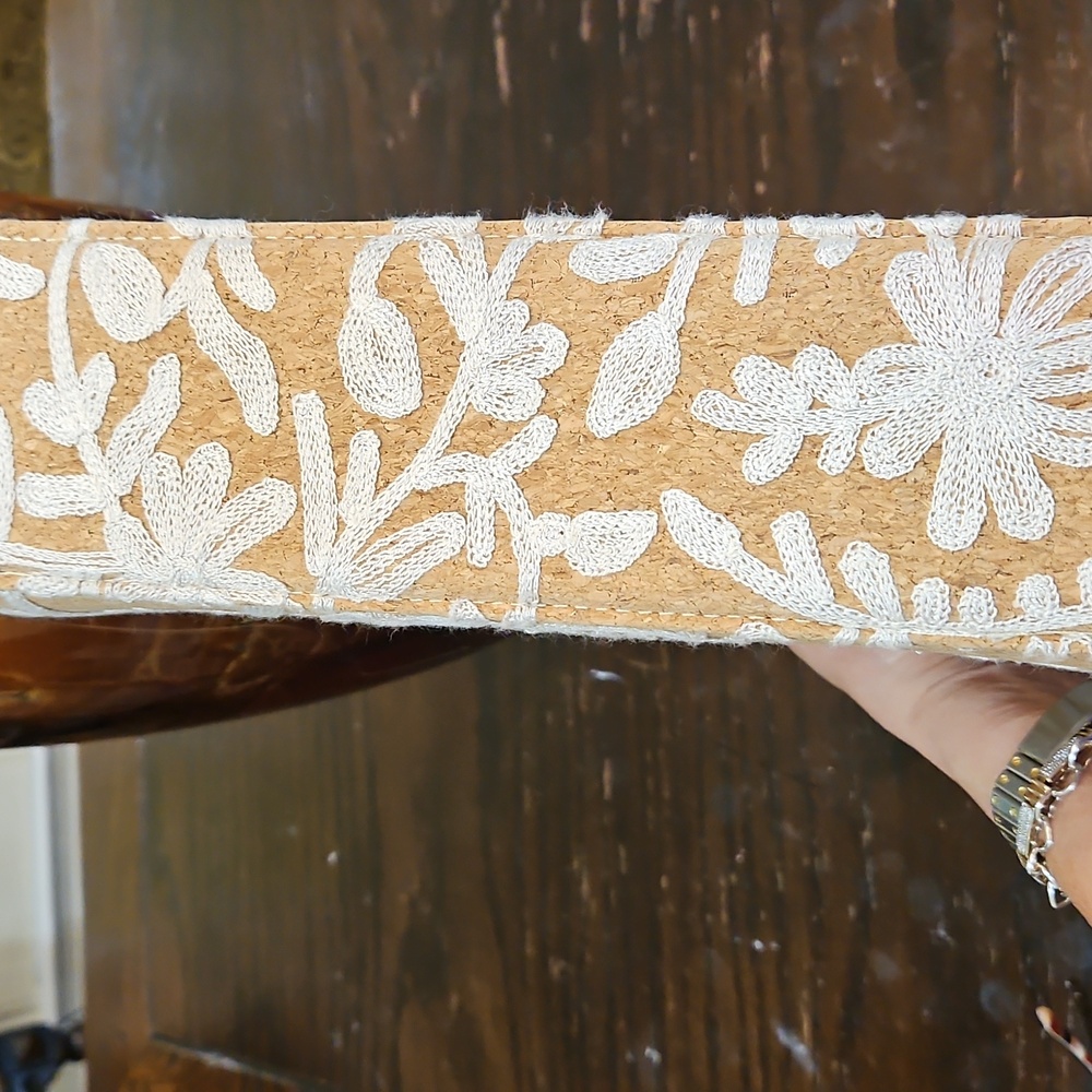 NWT HAUTE HIPPIE WHITE EMBROIDERED CLUTCH BEADED HANDLE CLUTCH - Picture 8 of 10